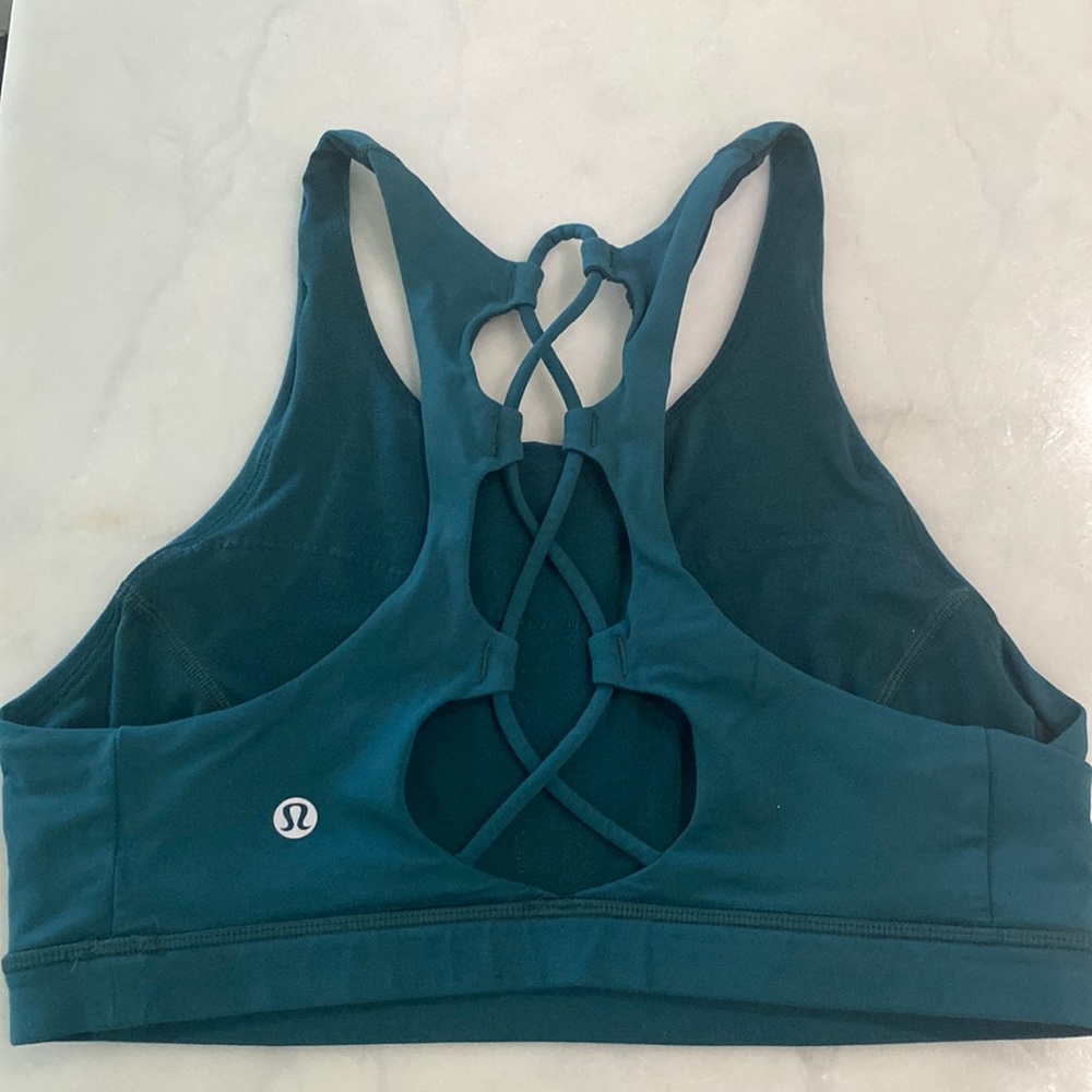 Rare Beautiful high neck lululemon sports bra size 6